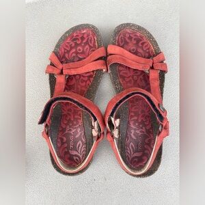 Teva Cork red Strappy leather Velcro close open toe sandal US 8
